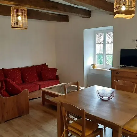 Aux Gites De Roucayrols 4 Plus 2 Enfants